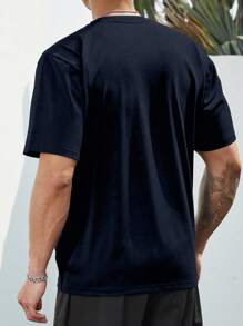 Manfinity Homme Áo thun thường ngày cổ tròn tay ngắn in họa tiết cỡ lớn cho nam, mặc hàng ngày - Xanh đậm - Xem 2