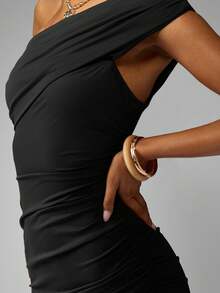 MISSGUIDED Evening Formal One Shoulder Floor Length Maxi Dress With Ruched Detailing High Slit Party Wedding Guest Bridesmaids Gown Mermaid Silhouette - Black - View 7