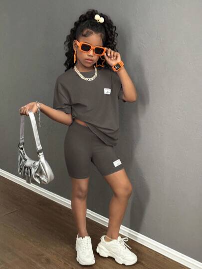 SHEIN 2 件套青少年女孩宽松 T 恤和紧身骑行裤套装，休闲时尚，适合日常穿着