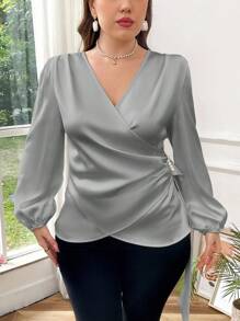 SHEIN Privé 大码女式优雅纯色 V 领不对称褶皱仿珍珠串珠荷叶边下摆休闲长袖衬衫，适合工作和日常穿着，春秋季女装 - 灰色 - 查看 3