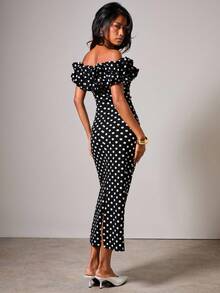 COSMINA 女士波尔卡圆点印花荷叶边露肩修身优雅中长连衣裙 - 黑與白 - 查看 2