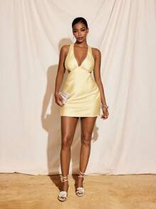 Amiko 浅黄色斜纹垂坠缎面吊带迷你连衣裙，搭配系带性感连衣裙，优雅的夏季度假风 - 黃色 - 查看 7