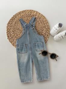 SHEIN Baby Boys' Fall/Winter Vintage Urban Street Cool Style Distressed Basic Everyday Style Casual Soft Cute Korean Style Blue Denim Flap Pocket Patch Cat Whiskers Overalls Romper,Boys Back To School Clothes,Boys Homecoming Clothes,Fall/Winter Kids Clothes,Toddler Boy Denim Overalls Romper,Baby Boys Baby Girls Denim Jumpsuit,Boys Night Out Outfit,Baby Christmas Clothes