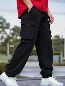 Calça cargo preta para meninos adolescentes com bolsos 3D, estilo casual universitário, confortável e moderno, versátil para uso diário, escola, viagens, atividades ao ar livre