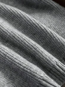 Muvela Bộ đồ hai mảnh gồm áo cổ polo đính sequin và quần short mini dệt kim cạp trễ - Xám - Xem 9