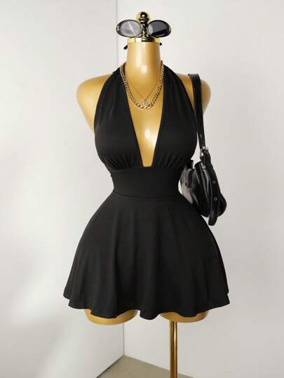 VaVaBold 黑色深 V 领紧身露背连体衣