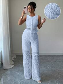 Elenzga Conjunto de 2 peças elegante e casual, composto por calça reta com bainha de babado e blusa regata de renda vazada com decote redondo, sem mangas e abertura frontal, para uso no verão. - Azul - Visão 1