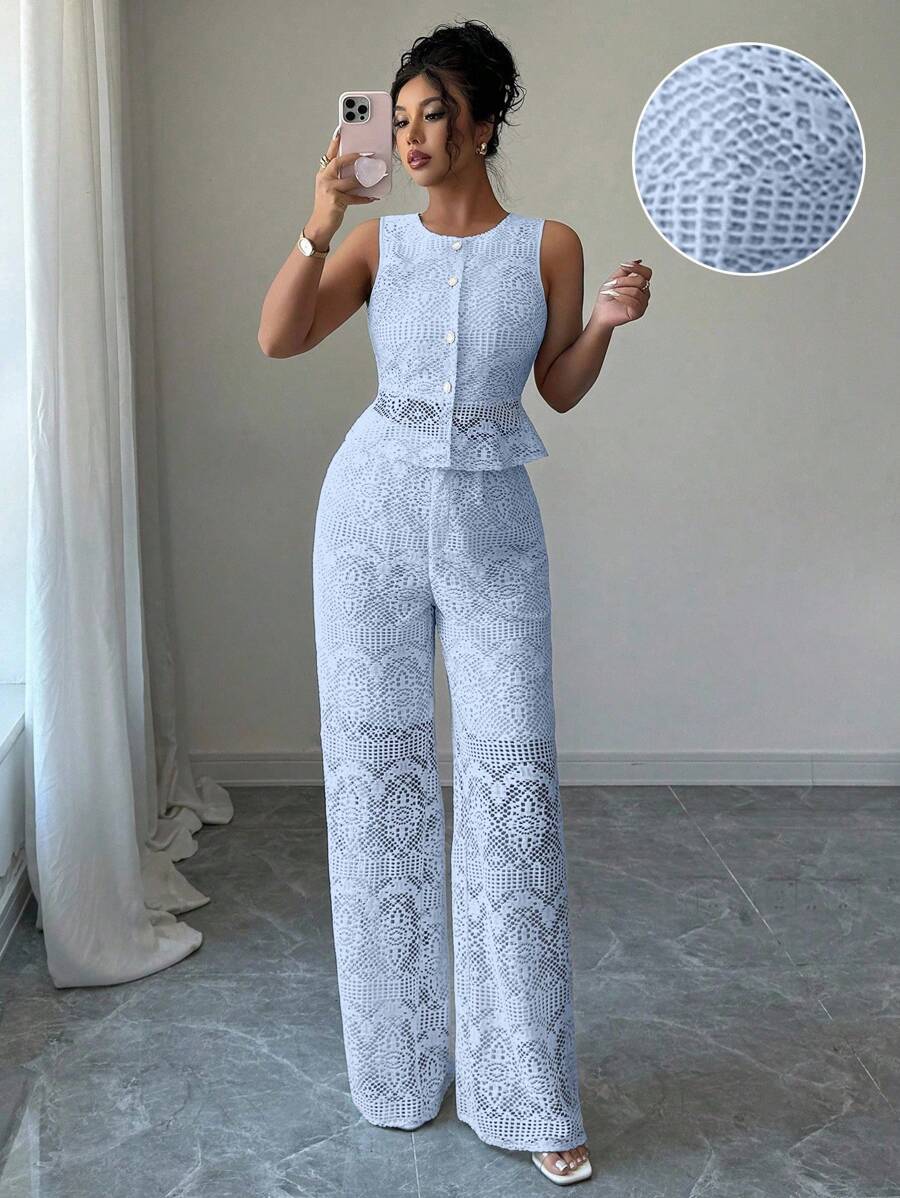 Elenzga Conjunto de 2 peças elegante e casual, composto por calça reta com bainha de babado e blusa regata de renda vazada com decote redondo, sem mangas e abertura frontal, para uso no verão. - Azul - Visão 1