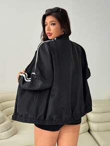 SHEIN EZwear 大码时尚百搭撞色条纹夹克 大码夹克 大码街头服饰 Y2k 大码夹克 大码运动夹克 大码秋冬外套 - 黑色 - 查看 2