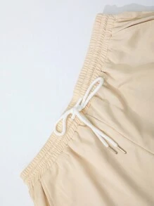 Manfinity EMRG Conjunto de camiseta casual de manga corta con cuello redondo y unicolor para hombres en verano, y pantalones cortos de carga con cordón en la cintura