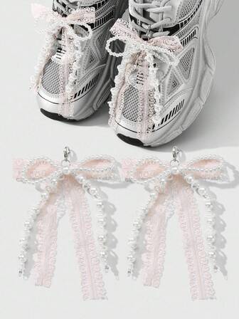 Kawaii 2 Stücke modische & süße handgemachte Perlen-Schuhclips mit weißen Kunstperlen & rosa Spitzenbögen, vielseitige dekorative Accessoires geeignet für Frauen, Mädchen, Alltagskleidung, Geschenke zu Feiertagen