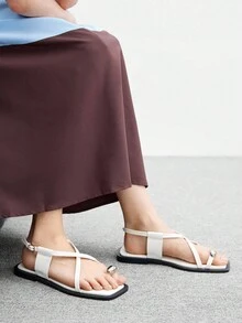 CUCCOO BIZCHIC 女士舒适休闲平底凉鞋，带金属扣带的尖头设计，方头休闲凉鞋 - 白色 - 查看 3