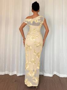 Rafferiza 3D 花卉装饰性感紧身不对称领口度假风格束腰修身连衣裙 - 杏色 - 查看 2