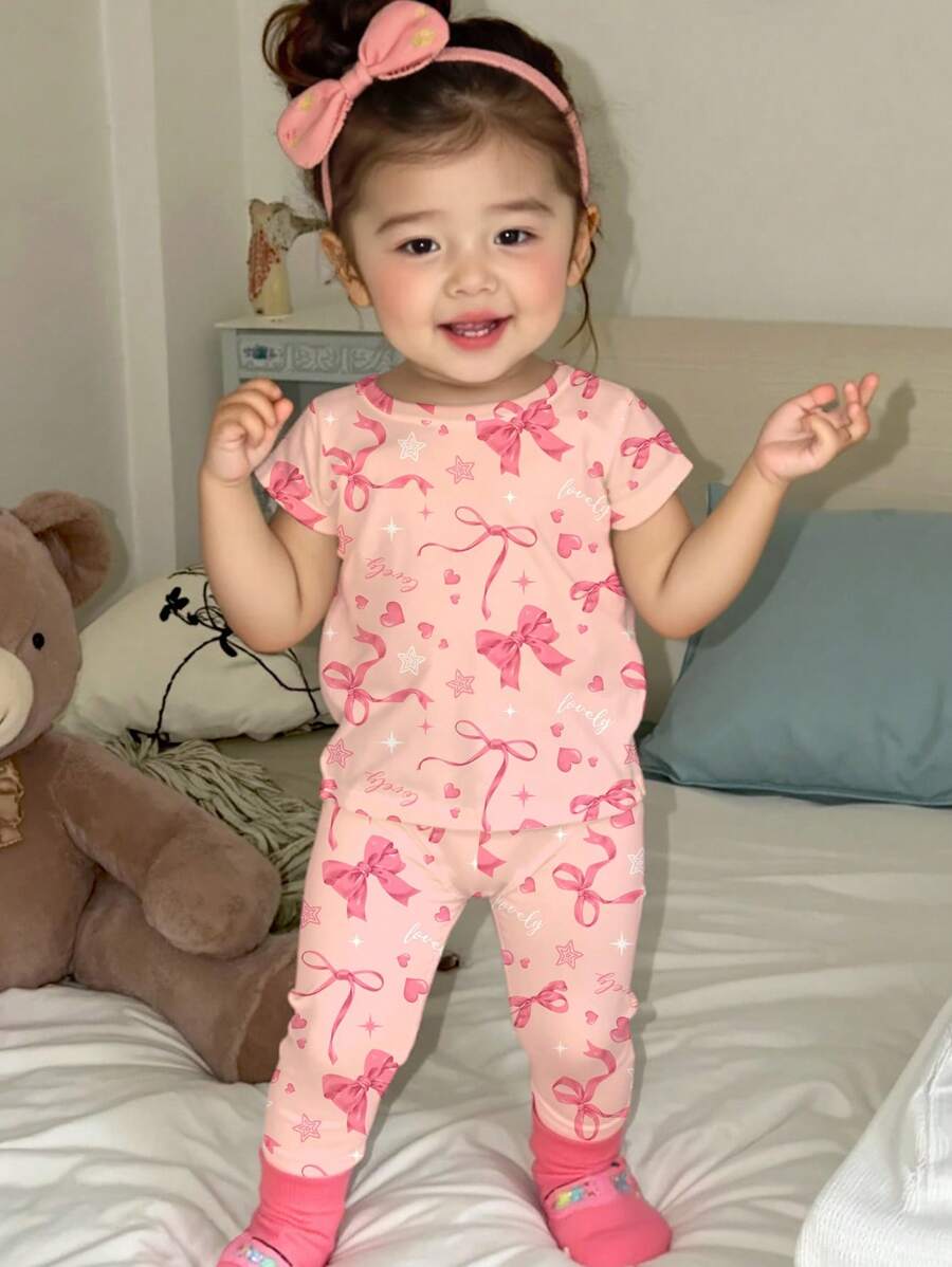 SHEIN 可爱甜美蝴蝶结、心形和星星印花粉色女婴休闲紧身圆领短袖和长裤家居服,适合夏季 - 白色 - 查看 1