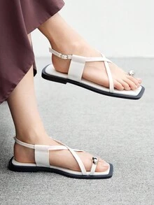 CUCCOO BIZCHIC 女士舒适休闲平底凉鞋，带金属扣带的尖头设计，方头休闲凉鞋 - 白色 - 查看 5