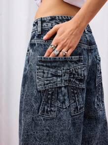 COUREZ 低腰超宽松水洗牛仔裤，后袋饰有蝴蝶结 / Y2K 低腰牛仔裤 秋季女装 秋季外出穿搭 低腰牛仔裤 - 藍色 - 查看 2