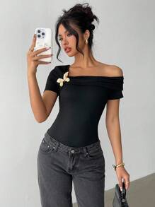 Islaluna Asymmetrical Shoulder Metal Butterfly Accent Fitted Knit T-Shirt - Black - View 5