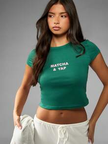 MISSGUIDED Matcha And Yap 图案婴儿 T 恤绿色修身短袖棉质 T 恤短款上衣街头服饰个性文字现代时尚夏季 - 綠色 - 查看 5