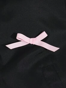 SHEIN Elegancka, swobodna, wygodna, czarna, dziewczęca kurtka outdoorowa z dopasowanym pasem i kokardą, z ozdobą w kształcie litery U, z kapturem i grubym ociepleniem, zapinana na zamek.