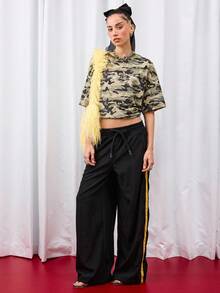 COUREZ Oversized Nylon Jogginghose mit tiefer Taille und Seitenstreifen, Y2K Herbstmode für Frauen, lässig, süß, Gym, Rückkehr zur Schule - Braun - Übersicht 2