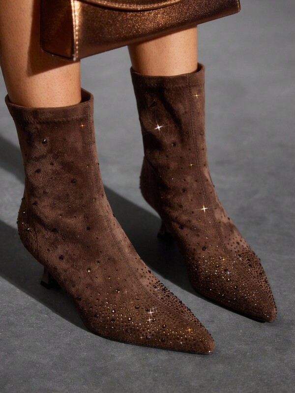 CUCCOO SZL Damen Mode spitze Zehen sexy braune Strass verzierte Abend Party Hochzeit Slip-On Kittenheel Knöchel Stiefel und Kurzstiefel