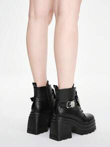 ROMWE Grunge Punk 女式金属孔眼骷髅头铆钉带圆头厚底金属朋克黑色踝靴，休闲朋克街头风格 - 黑色 - 查看 4