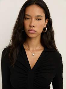 Nöista 黑色领口迷你连衣裙，整体褶饰和合身长袖设计，是女性秋季连衣裙、外出或时尚冬季的大胆之选 - 黑色 - 查看 4