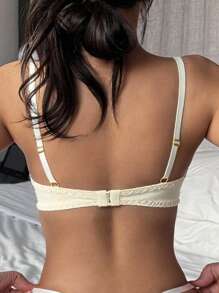 DAZY Bra Lingerie Wanita dengan Tali Bahu Tipis yang Dapat Diatur dan Sedikit Berkerut, Motif Renda dan Patchwork. - Sampanye - View 2