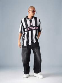 PLAYBOY X SUMWON 常规版型黑白条纹图案复古风格运动衫短袖休闲街头学院风运动 T 恤 - 黑與白 - 查看 6