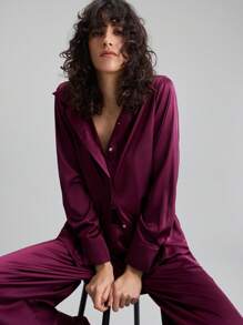 Ontre Modern Urban Style, Minimalist Comfort Design, Deep Wine Red Women's Shirt, Lapel Collar, Long Sleeve, Shell Buttons, Structured Design, Everyday Wear, Commuter Wear, Casual Wear, Business Casual Attire, 2025 New Collection, Early Autumn Modern Urban Casual Fashion Business Casual Women's Office Wear Low-Key Old Money Style Effortless Temperament High-End Urban Commuting High-Quality Airport Women's Wear High-End Material