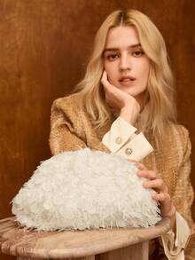 MOTF PREMIUM 女士时尚白色杏色纹理手拿包，情人节包，优雅、奢华，完美搭配舞会配饰 - 白杏色 - 查看 5