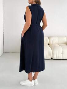 SHEIN Essnce 大码女装春夏时尚休闲宽松舒适基本款日常百搭修身深蓝色纽扣中长衬衫裙，女士工作服，女士机场装，简约风格，教师服，办公室装，带口袋的 V 领连衣裙 - 藏蓝色 - 查看 2