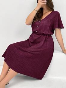 SHEIN Essnce Váy dài màu xanh lam có túi thời trang mùa xuân và mùa hè cỡ lớn cho nữ, dáng rộng thoải mái hàng ngày, đa năng, cổ chữ V, tay ngắn, eo, dáng dài vừa phải, phong cách mùa hè châu Âu, trang phục giáo viên cho phụ nữ, váy chống nắng, phong cách đơn giản - Màu Đỏ Sâu - Xem 5