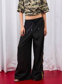COUREZ Oversized Nylon Jogginghose mit tiefer Taille und Seitenstreifen, Y2K Herbstmode für Frauen, lässig, süß, Gym, Rückkehr zur Schule - Braun - Übersicht 4