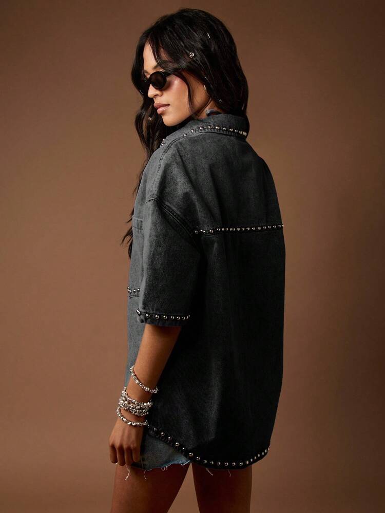 MISSGUIDED Chemise boutonnée en jean clouté à manches courtes