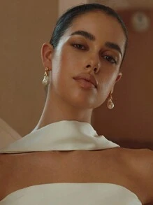 Opalesca 1 对独特、珍珠/珍珠母纹理、金属垂坠耳环，优雅、可爱、奢华，适合工作、派对、休闲、婚礼、节日、度假、露营、Y2K、妈妈、女士、女孩、秋季、冬季、节日、假日、度假、老钱、万圣节 - 金色 - 查看 3