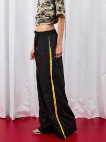 COUREZ Oversized Nylon Jogginghose mit tiefer Taille und Seitenstreifen, Y2K Herbstmode für Frauen, lässig, süß, Gym, Rückkehr zur Schule - Braun - Übersicht 5