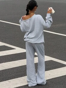 SHEIN Muchic 女装秋季新款基础针织纯灰色宽松露肩不对称领口长袖运动衫和喇叭裤运动套装，适合日常街头穿着 - 灰色 - 查看 2