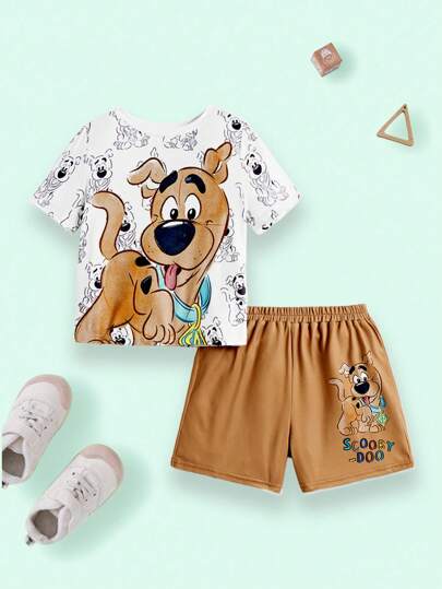 SCOOBY-DOO X SHEIN Set de 2 piezas: Camiseta de manga corta con cuello redondo y estampado de cachorro de dibujos animados lindo para niño pequeño, y pantalones cortos sueltos y casuales para conjunto de verano