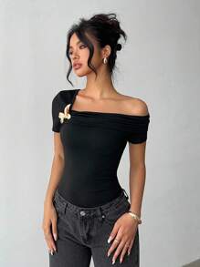 Islaluna Asymmetrical Shoulder Metal Butterfly Accent Fitted Knit T-Shirt - Black - View 7