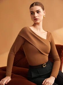 BizChic 女士棕色弹力折叠不对称领 T 恤，适合外出、办公室、商务休闲装，秋季基本款上衣