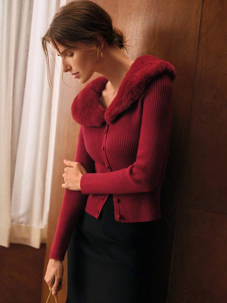 CONTRAST FAUX FUR COLLAR WAIST FITTED SWEATER