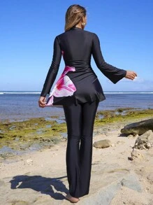 Swim Mulvari 女式夏季简约布基尼套装，修身显瘦，花卉印花，长袖和裤子，腰部褶饰，两件套泳衣 - 黑色 - 查看 2