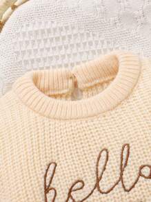 SHEIN 2 件套婴幼儿英文字母刺绣圆领长袖毛衣上衣和裤子套装，休闲简约风格婴儿 Hello World 服装中性婴儿服装婴儿针织套装两件套冬秋服装套装 - 米色 - 查看 4