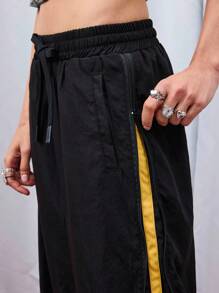 COUREZ Oversized Nylon Jogginghose mit tiefer Taille und Seitenstreifen, Y2K Herbstmode für Frauen, lässig, süß, Gym, Rückkehr zur Schule - Braun - Übersicht 6