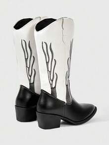 ROMWE Fairycore Giày bốt cao gót mũi nhọn màu đen dành cho nữ, giày bốt cao cổ kiểu dáng đại học, giày bốt da cổ chữ V thêu, giày bốt cao đến giữa bắp chân - màu đen - Xem 9