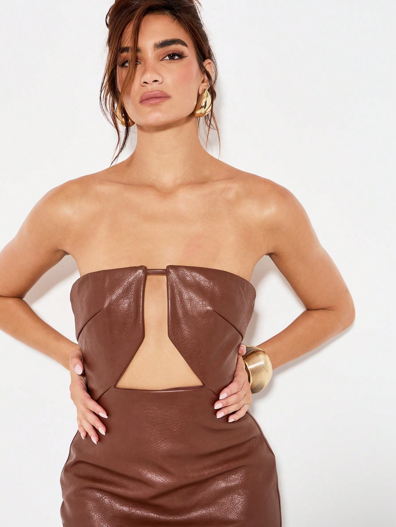 KIZN Robe longue bandeau sans bretelles en similicuir découpé