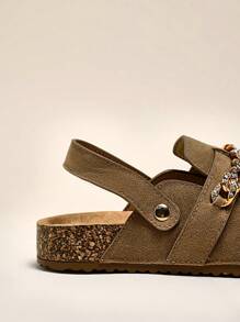 Mini mi Sandal Bakiak BS Suede Taupe dengan Aksen Emas yang Menawan - Kenyamanan Sepanjang Hari, Dari Makan Siang hingga Toko Buku - Krem - View 5