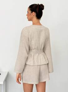 SHEIN Tall 女款純色極簡V領長袖上衣與短褲兩件套，適合高個女性 - 杏色 - 查看 2