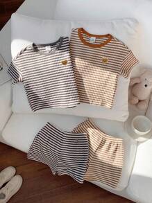 SHEIN LMoss Kids 4 件套男/女宝宝撞色条纹针织柔软圆领短袖插肩上衣和松紧腰短裤套装 - 彩色 - 查看 7